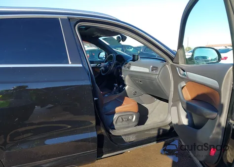 2015 Audi Q3 2.0T Premium Plus z USA, uszkodzony, nr VIN WA1EFCFS9FR010605